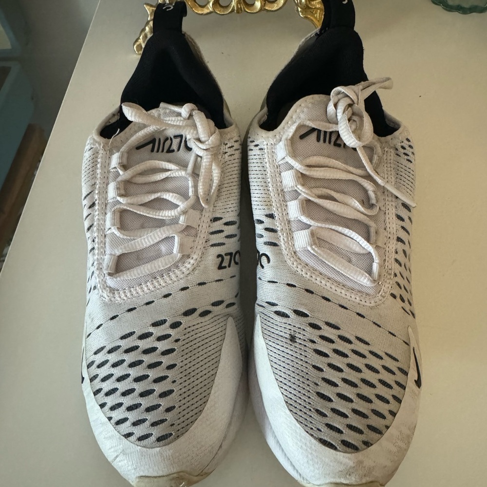 NIKE AIR MAX 270